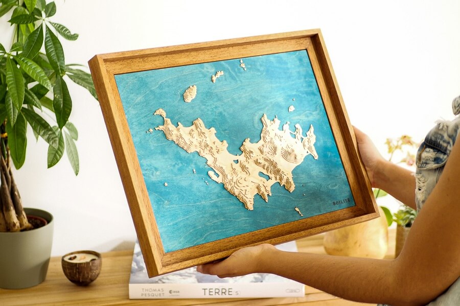 Carte topographique en bois de Saint-Barthélémy prêt à accrocher