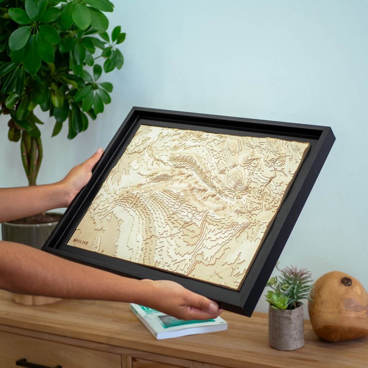 Carte topographique en bois et en relief du mont Ventoux