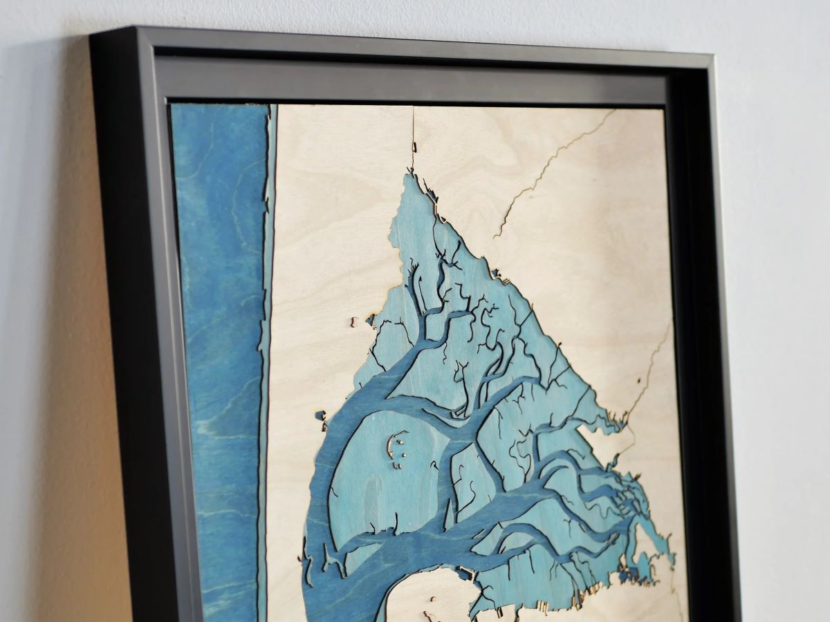 La carte topographique en bois du bassin d’Arcachon : un poumon surprenant