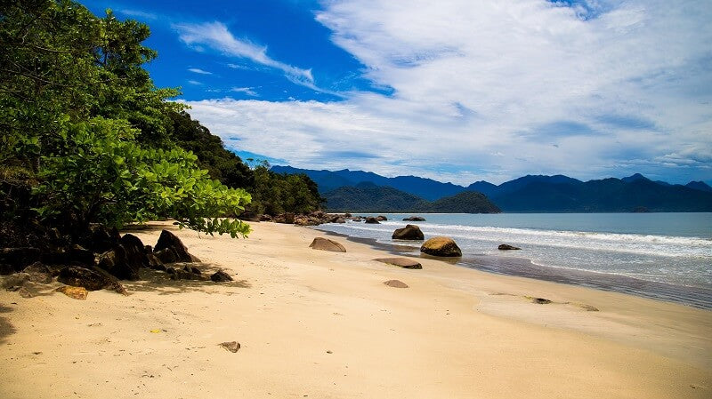 Plage d'Ubatuba au Brésil