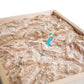 Détails du relief de la carte de la vallée du Beaufortain en bois