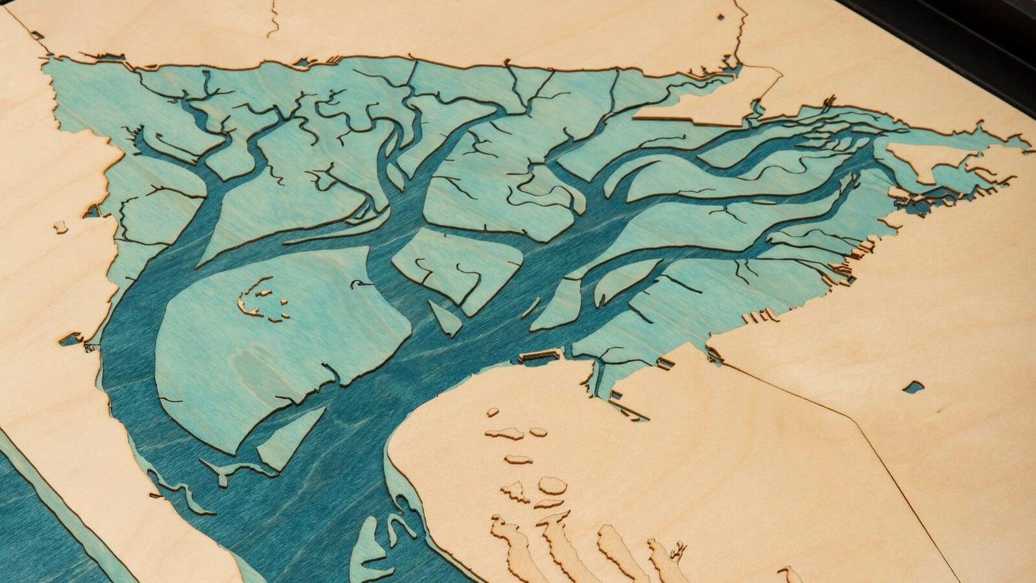 Représentation en bois du jeu des marées dans le bassin d'Arcachon