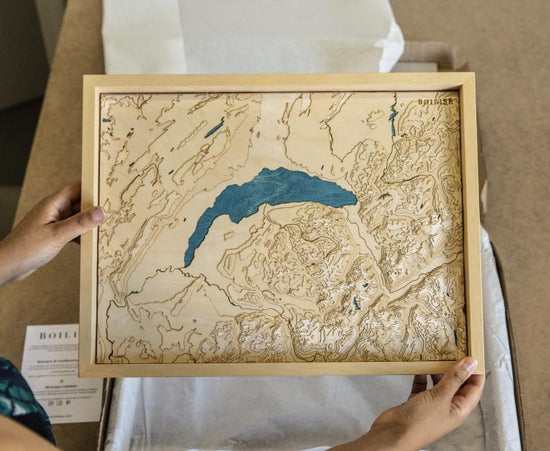 Déballage de la carte topographique en bois
