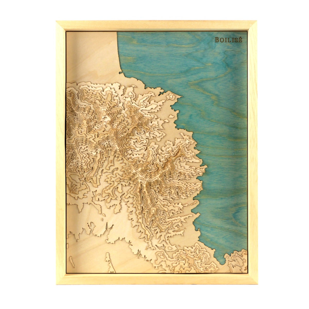 Carte de la côte vermeille en relief et en bois dans un cadre brut avec la méditérannée en turquoise