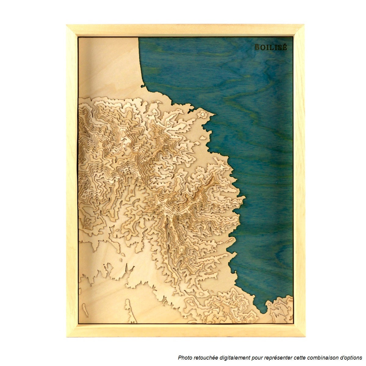 Carte de la côte vermeille en relief et en bois dans un cadre brut avec la méditérannée en bleu marine