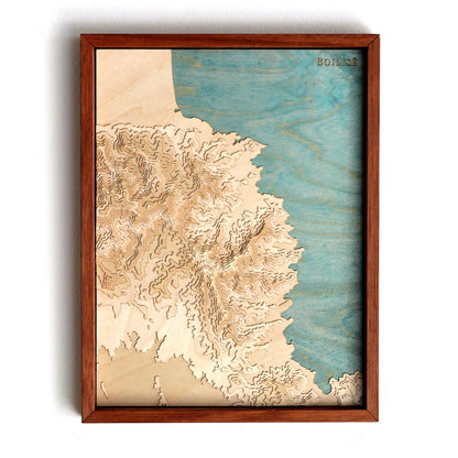 Carte de la côte vermeille en relief et en bois dans un cadre brun avec la méditérannée en turquoise