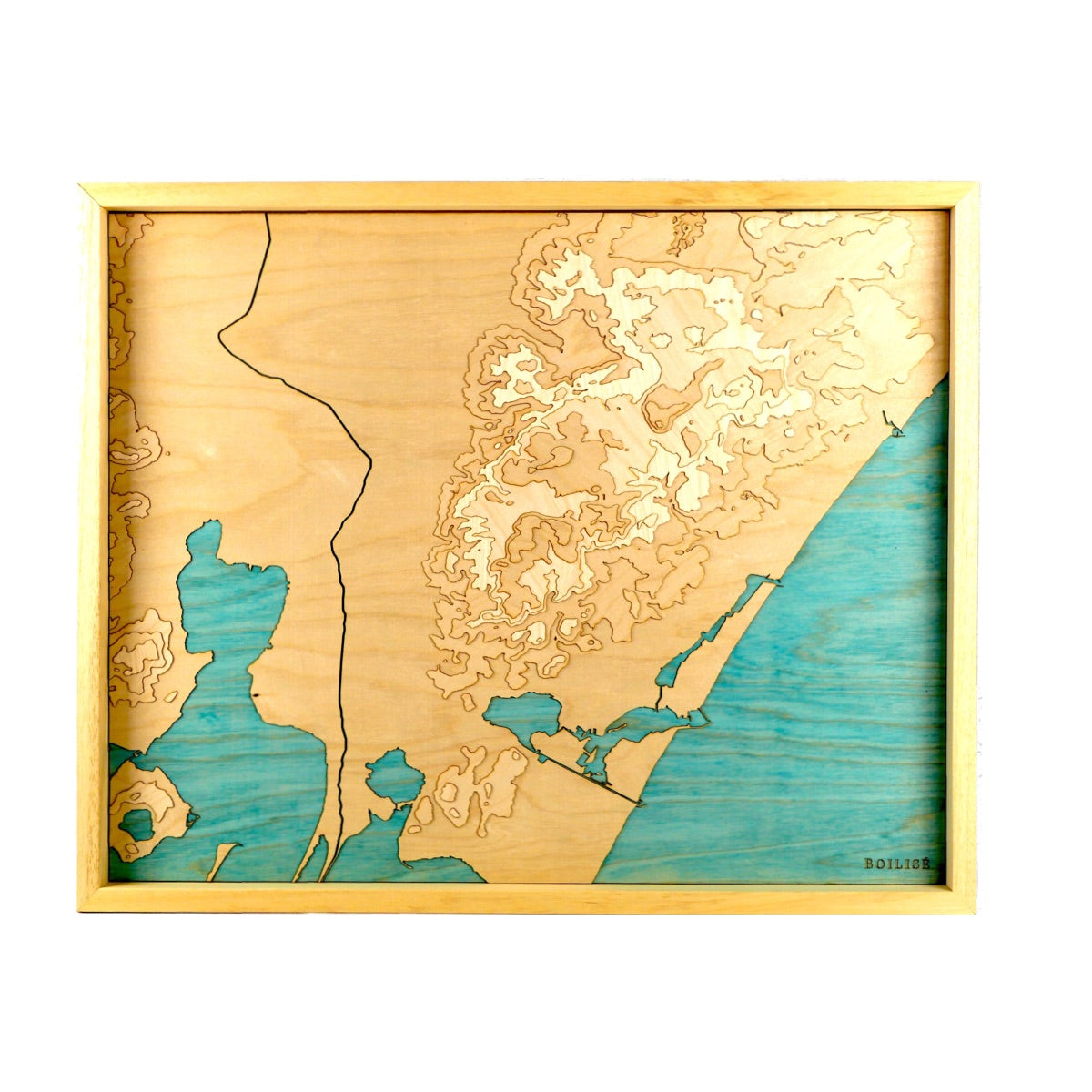 Carte topographique en bois du massif de la clape, méditérannée turquoise et cadre brut
